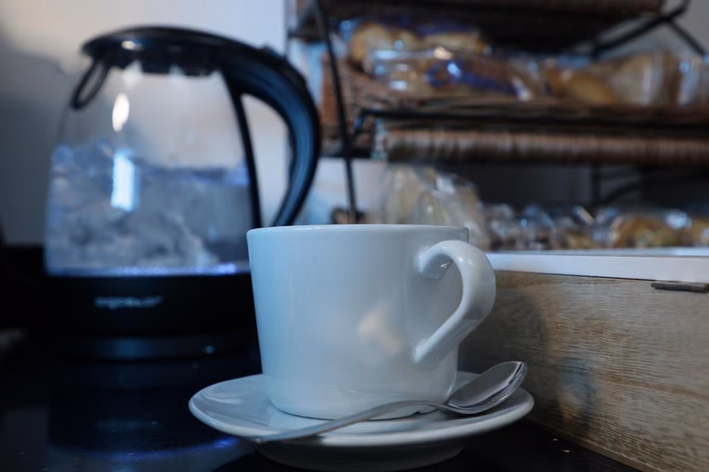 Set per la preparazione di tè e caffè in camera